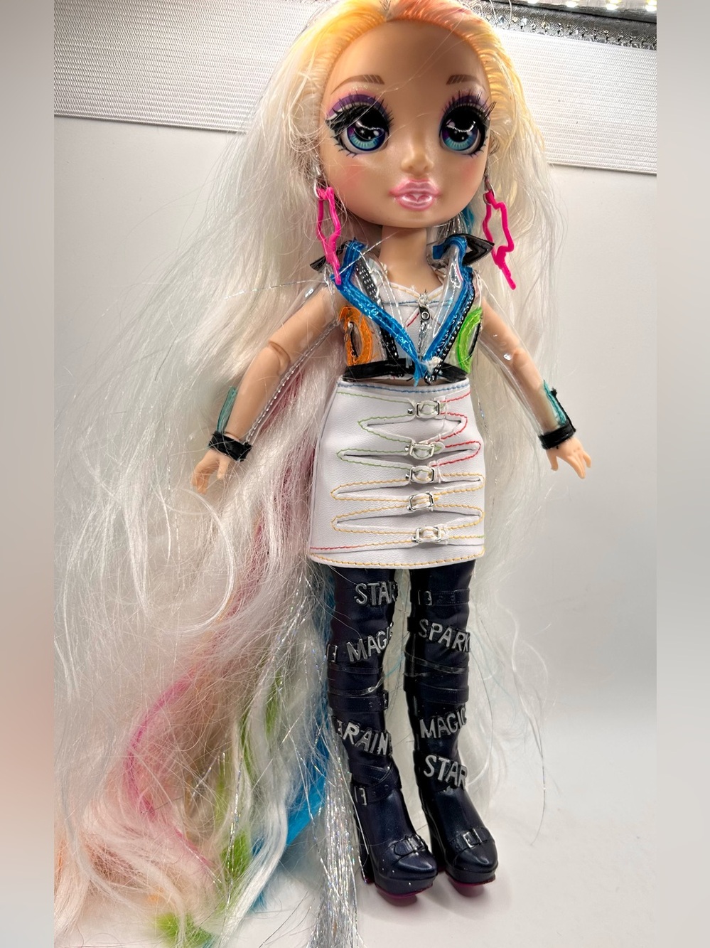 Rainbow High Fashion Doll Amaya Raine 11” Rainbow Glitter Hair Studio Sparkle